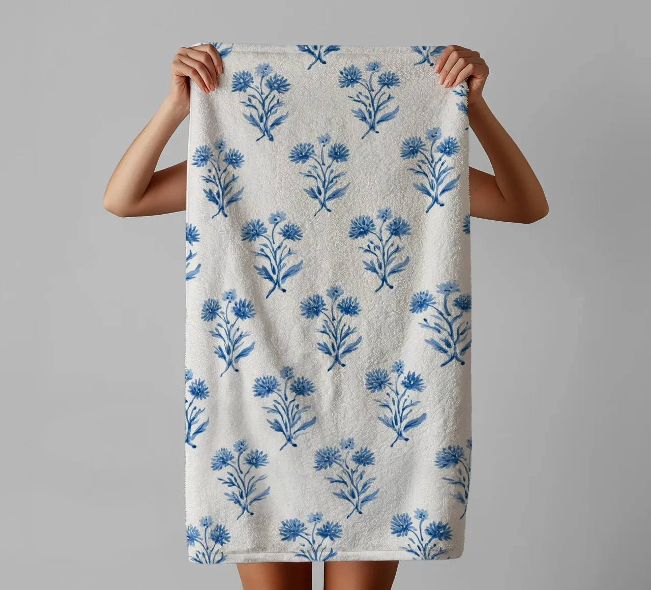 Blaue Blüten Liebe Handtuch von Carinaprint