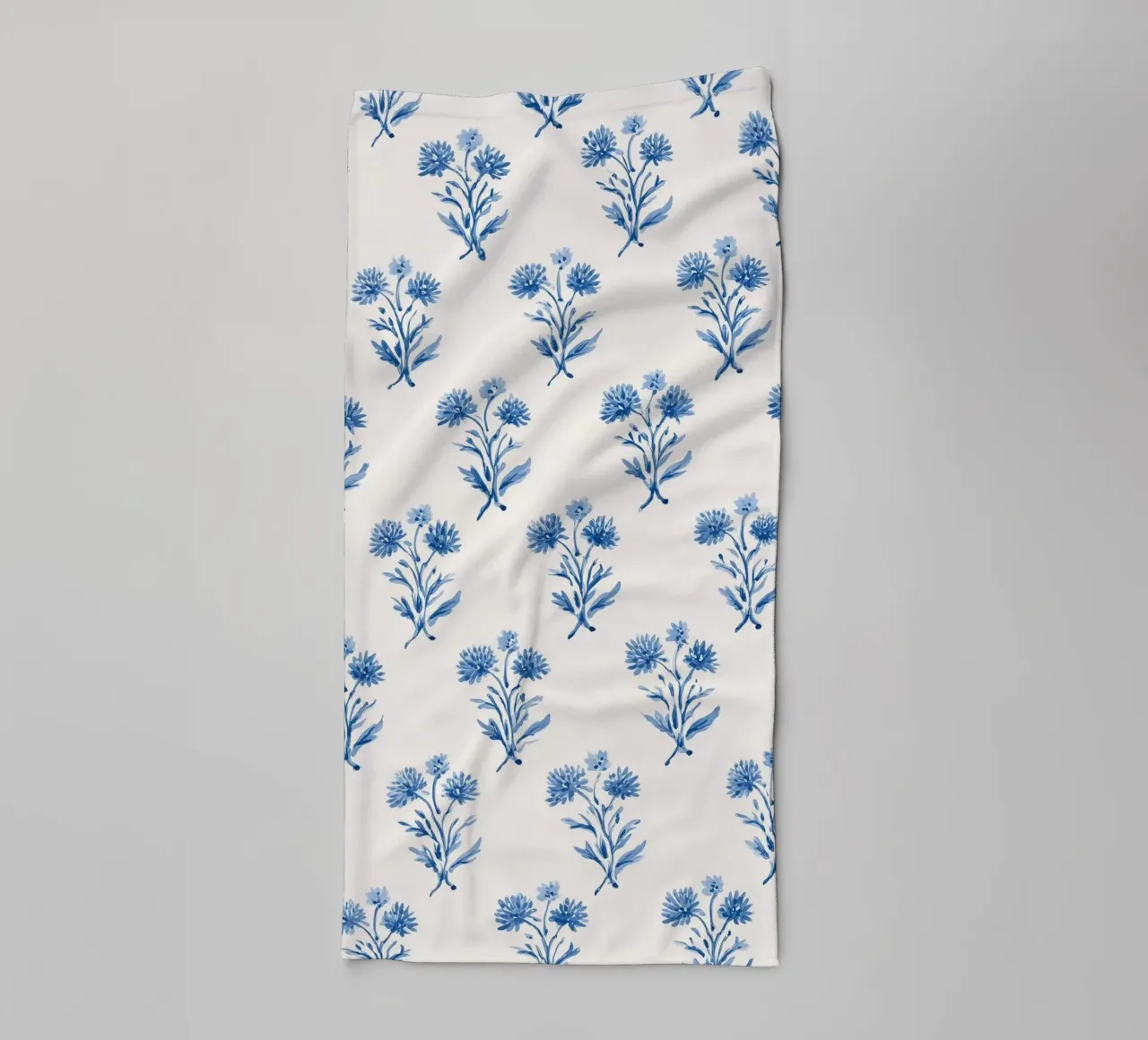 Blaue Blüten Liebe Handtuch von Carinaprint
