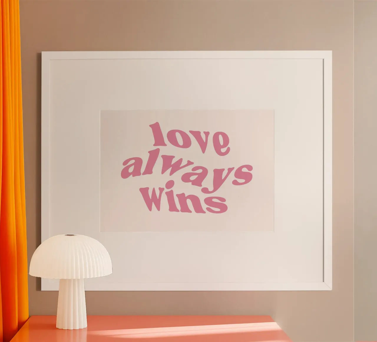 Die Liebe siegt immer - Groovy Pink Typografie Kunst Poster mit Aluminium Rahmen von homdeco