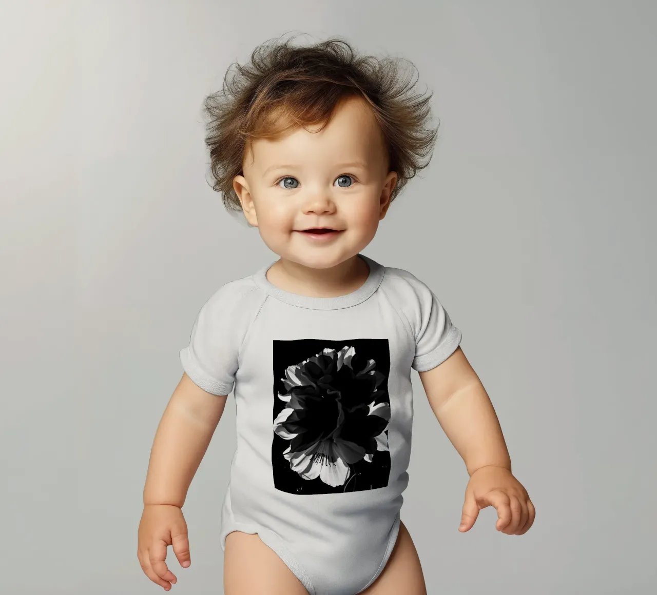 Ondergedompelde bloemblaadjes: Een symfonie van monochrome schaduwen en licht babyrompertje korte mouwen van Artistic-shop