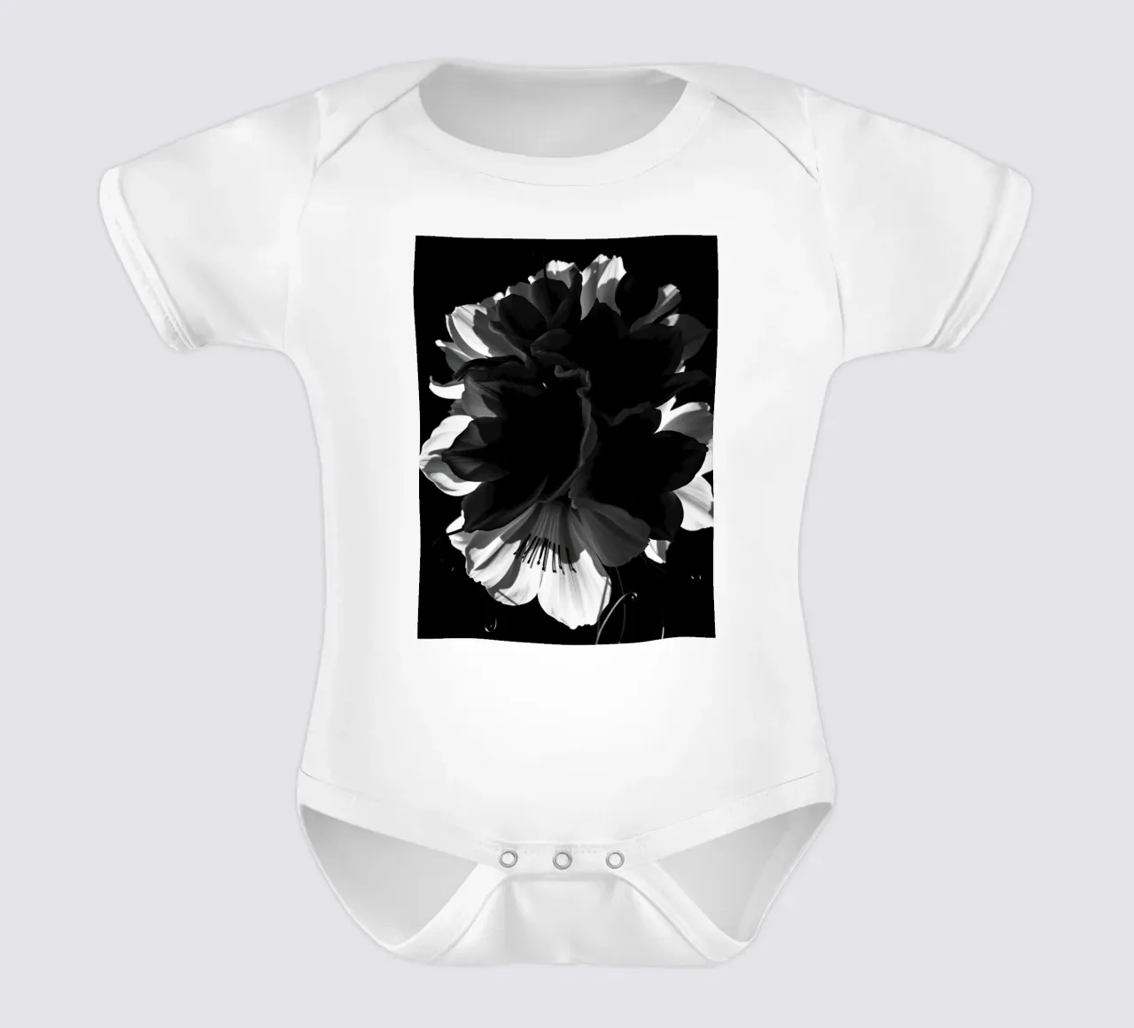 Ondergedompelde bloemblaadjes: Een symfonie van monochrome schaduwen en licht babyrompertje korte mouwen van Artistic-shop