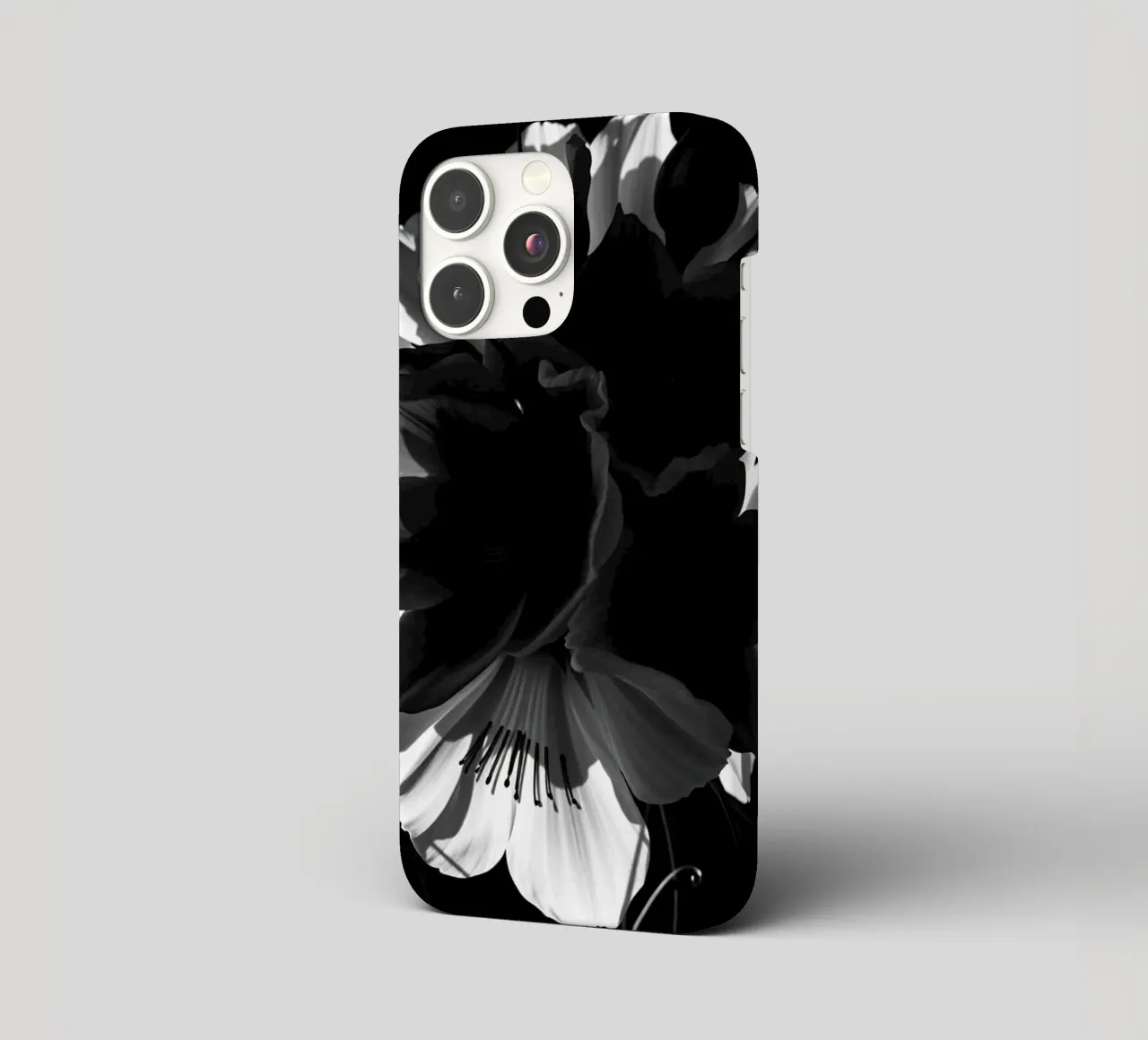 Ondergedompelde bloemblaadjes: Een symfonie van monochrome schaduwen en licht iphone hoesje van Artistic-shop