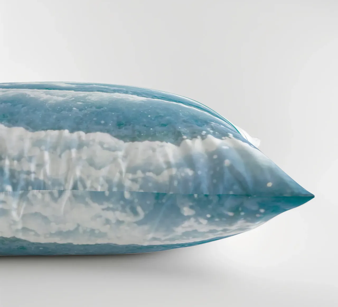 Bianco su bianco cuscino da Tal Paz-Fridman