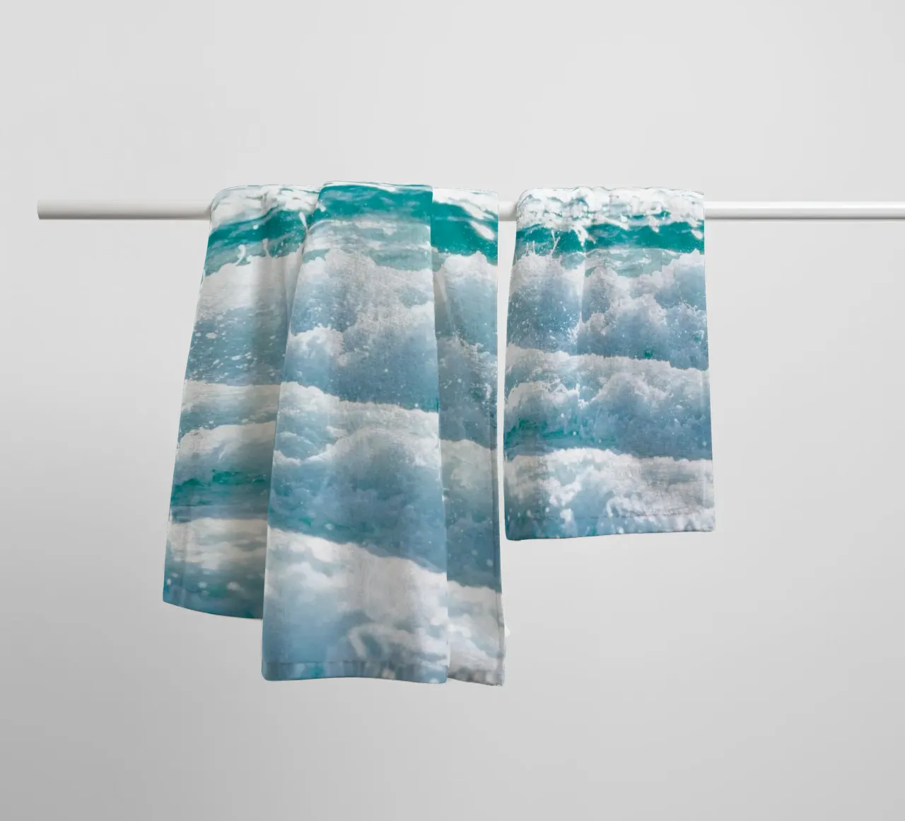 Bianco su bianco asciugamano da bagno da Tal Paz-Fridman