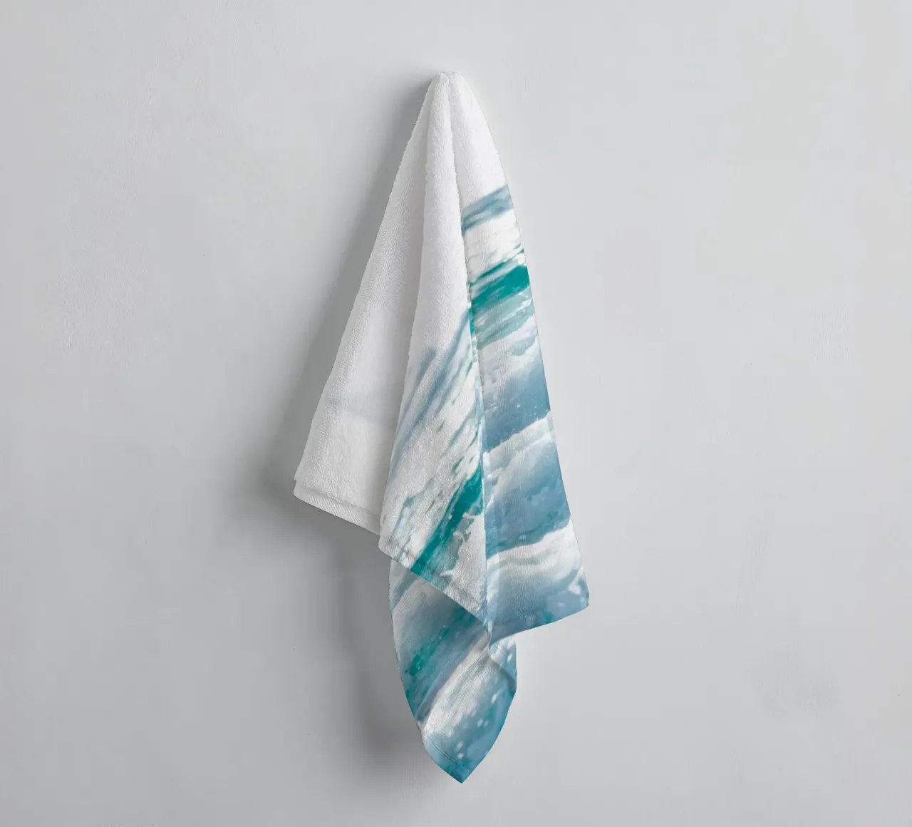 Bianco su bianco asciugamano da bagno da Tal Paz-Fridman