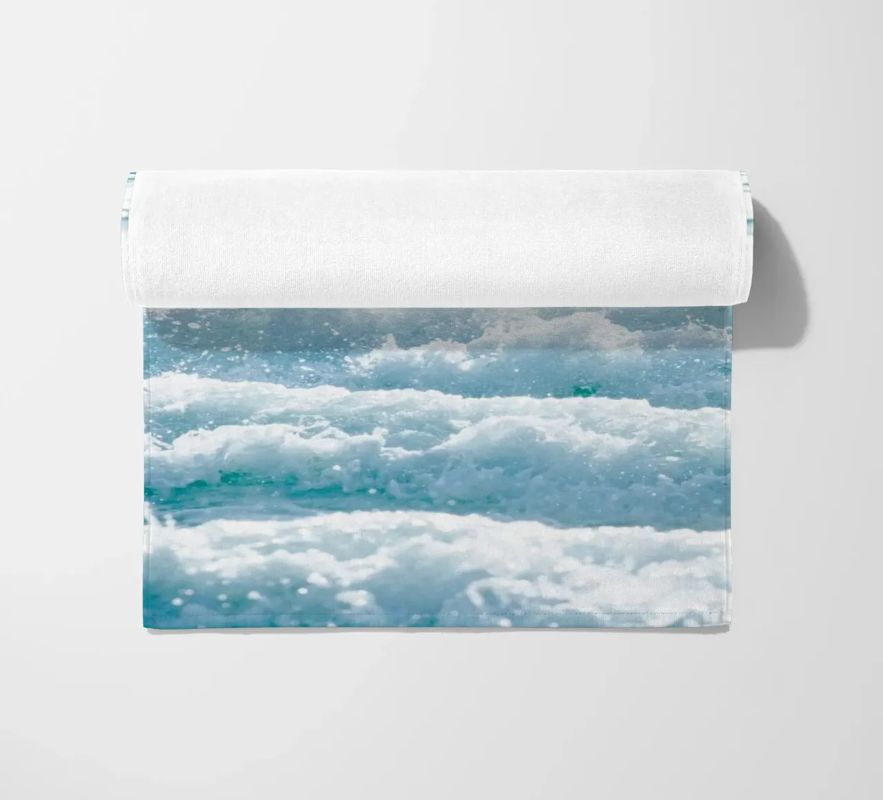 Bianco su bianco telo mare da Tal Paz-Fridman