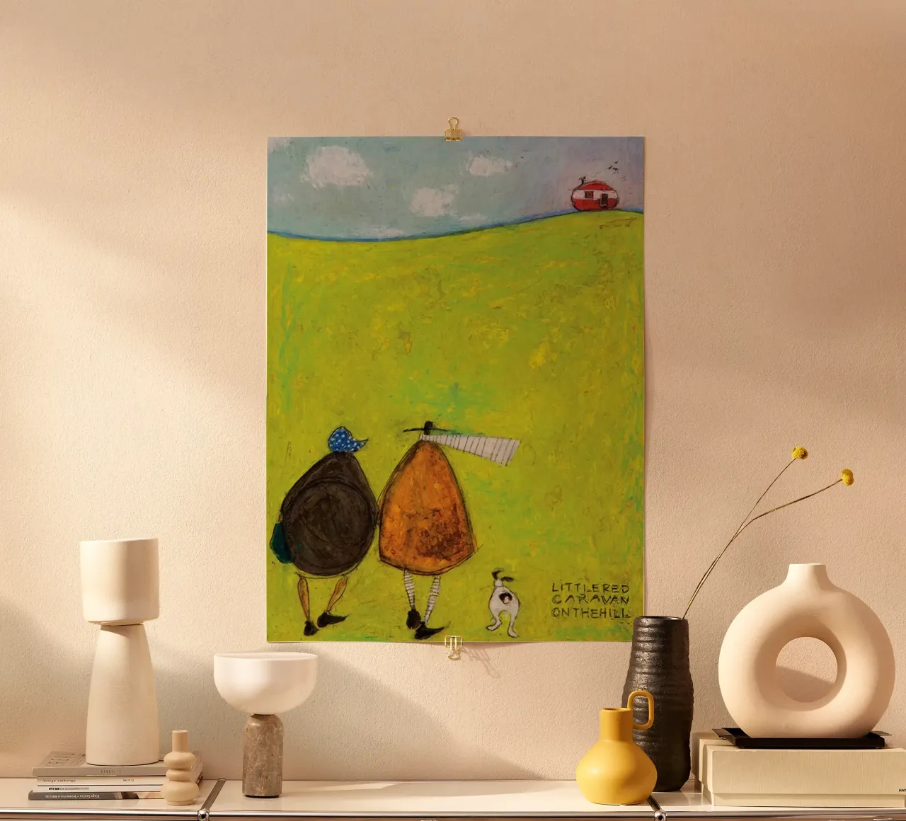 Sam Toft Little Red Caravan On The Hill Gemälde auf Leinwand Poster mit Aluminium Rahmen von Patrick Mitchell