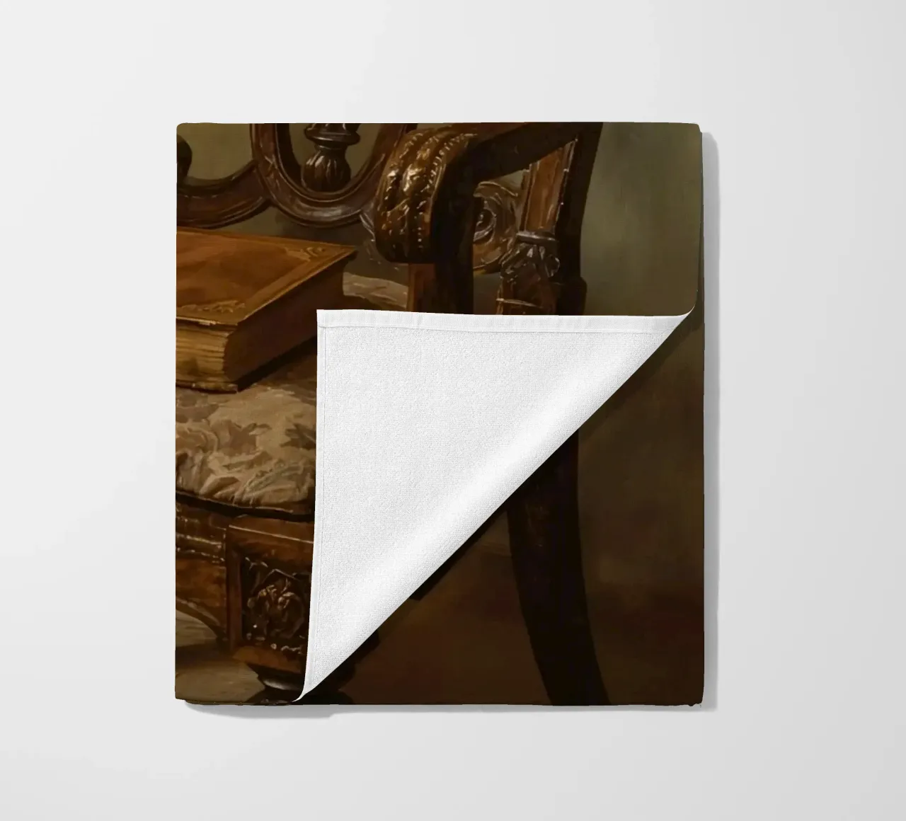 Sedia ornata con libro e nastro telo mare da DesignDoodle