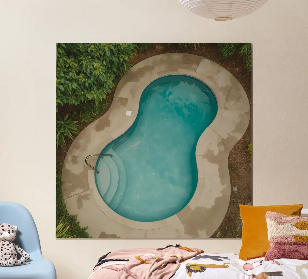 Vue aérienne d'une piscine en forme de rein poster de DesignDoodle