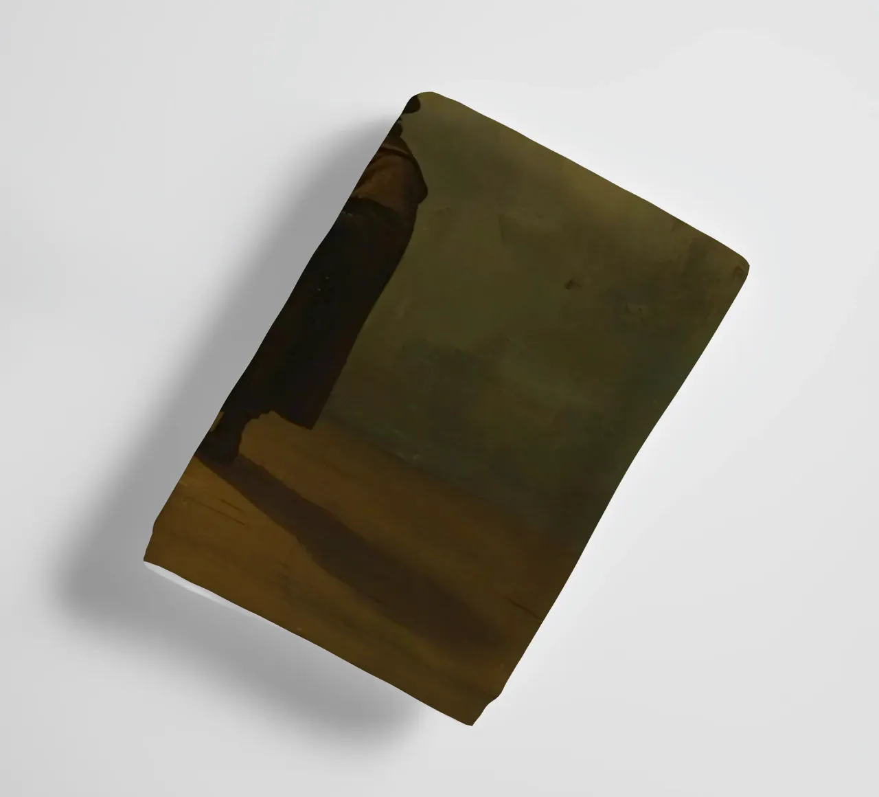 Pittura di un uomo in piedi accanto a un lampione acceso asciugamano da bagno da DesignDoodle