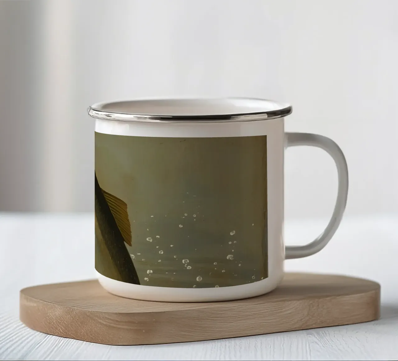 Pittura di una trota che salta in acqua tazza in smalto da DesignDoodle