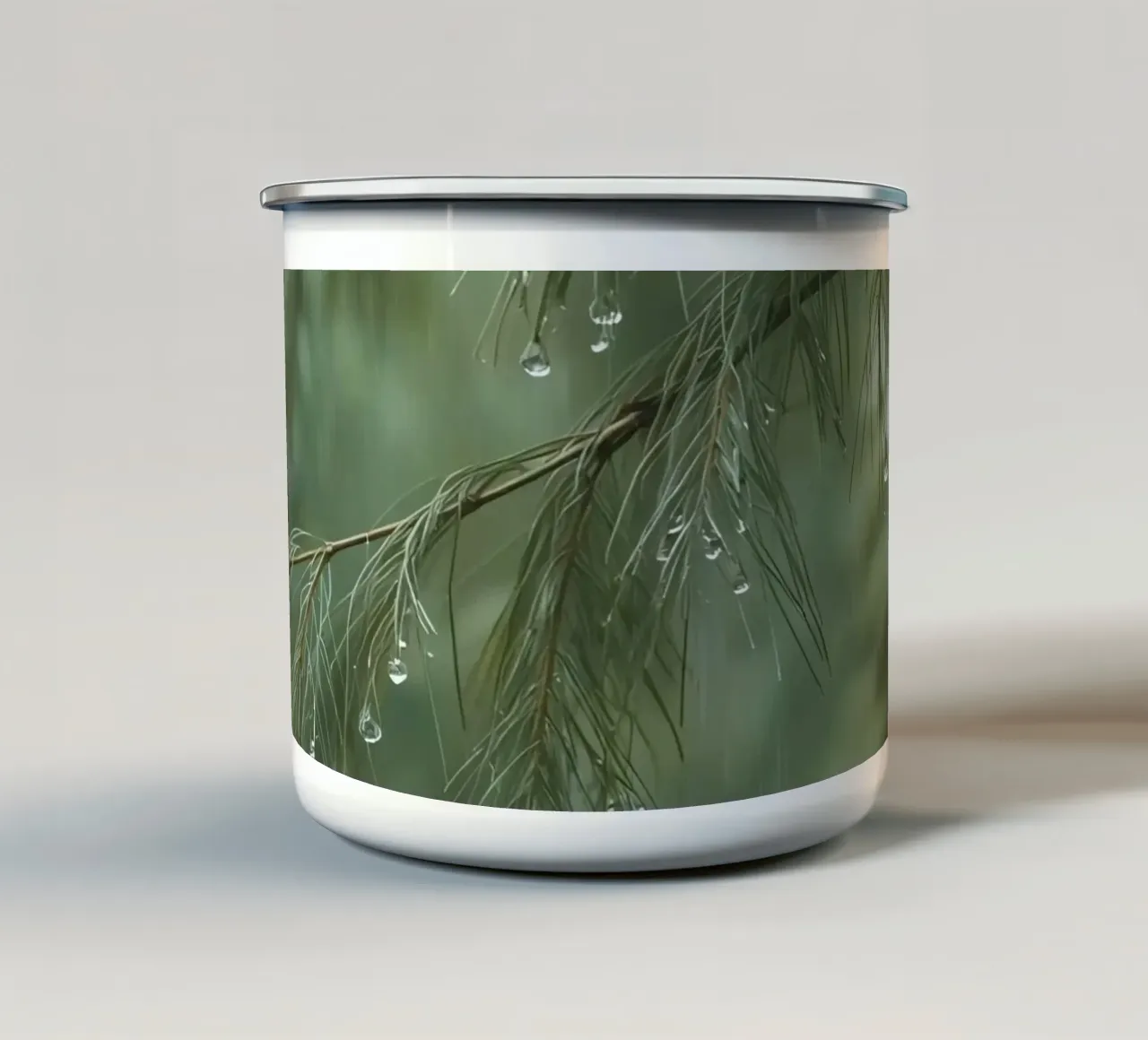 Ramo di pino e gocce di pioggia tazza in smalto da DesignDoodle