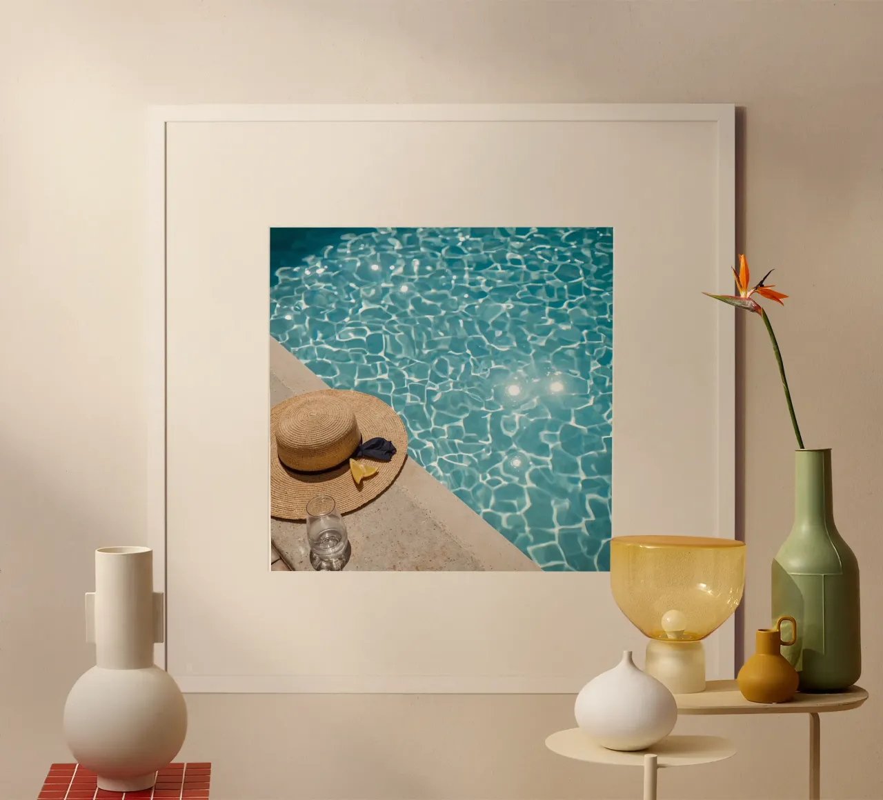 Cappello a bordo piscina, limone e bicchiere d'acqua poster da DesignDoodle