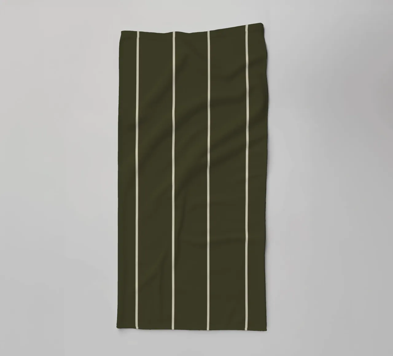 Dark olive green with skipping stone lines asciugamano da bagno da TijanaArtStudio88
