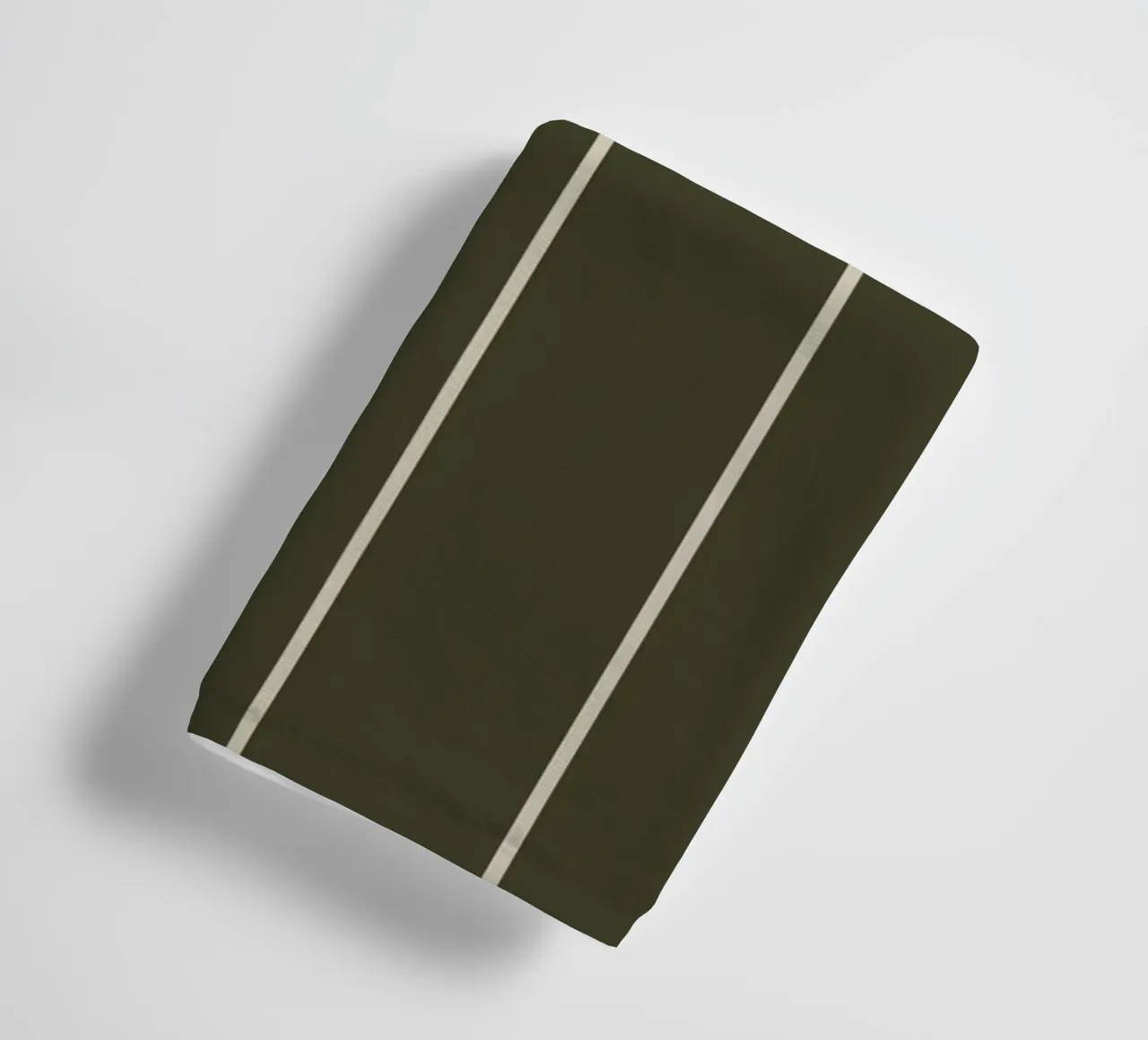 Dark olive green with skipping stone lines asciugamano da bagno da TijanaArtStudio88