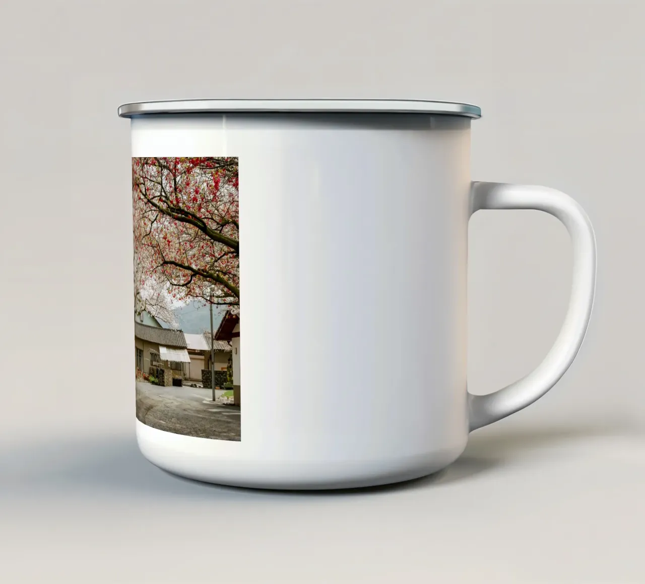 Via dei ciliegi in fiore a Kyushu, Giappone tazza in smalto da Marcel Bisig