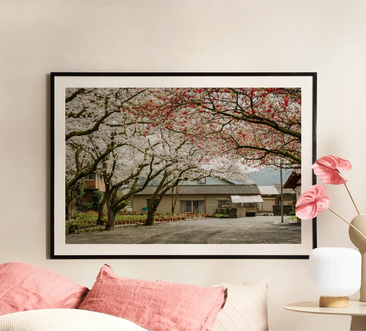 Via dei ciliegi in fiore a Kyushu, Giappone poster con telaio in legno da Marcel Bisig