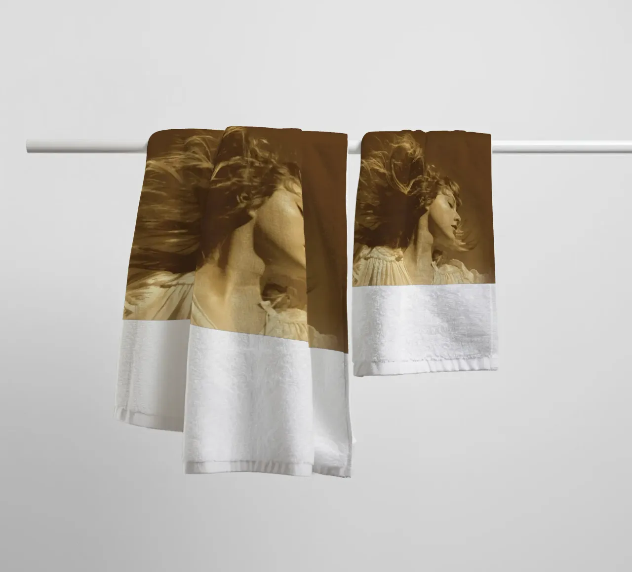 Onverschrokken gierzwaluwen badhanddoek van Home Band Shop