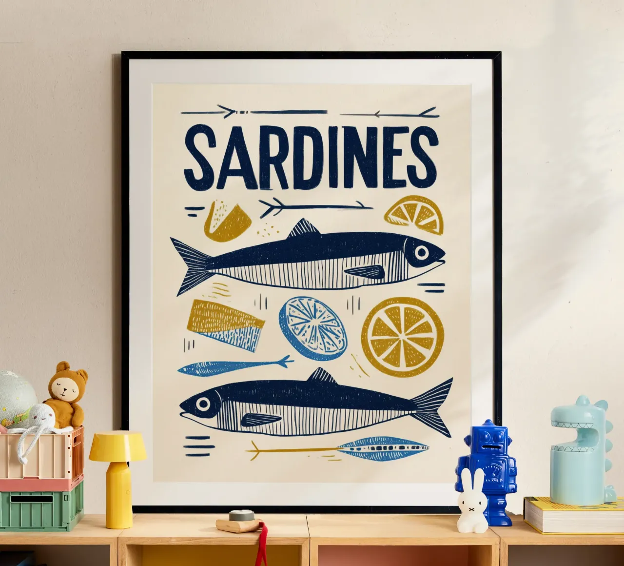 Minimalistische niedliche Sardine Fisch & Zitrone Küsten Marine Wandkunst Poster von Kaji