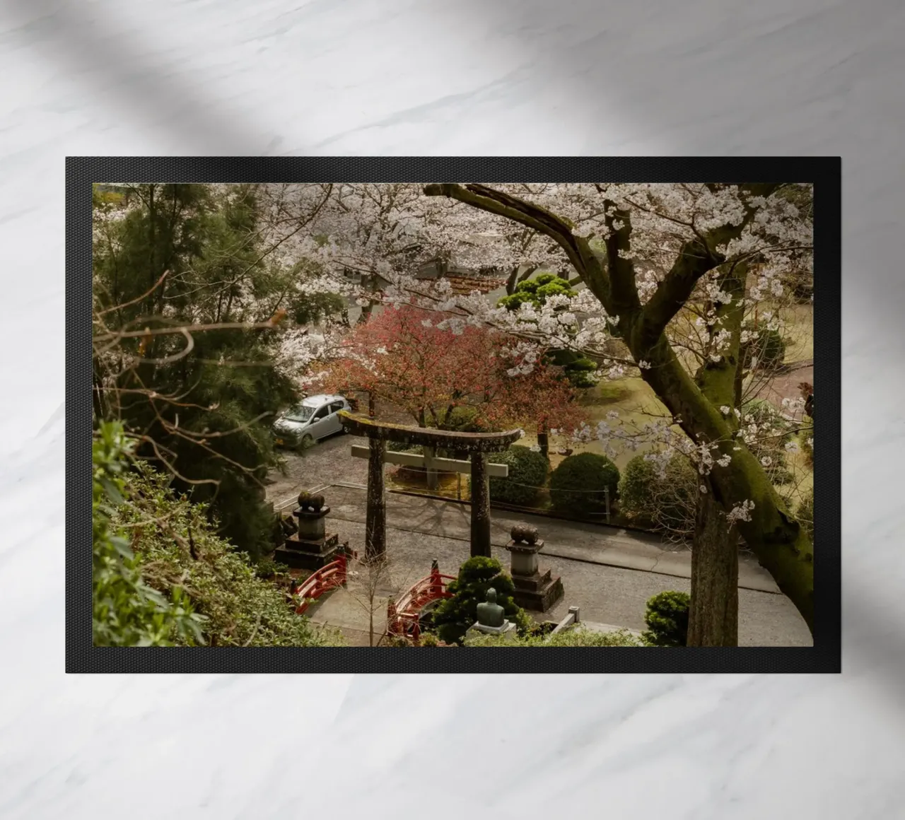 Porta Torii dei ciliegi in fiore zerbino da Marcel Bisig
