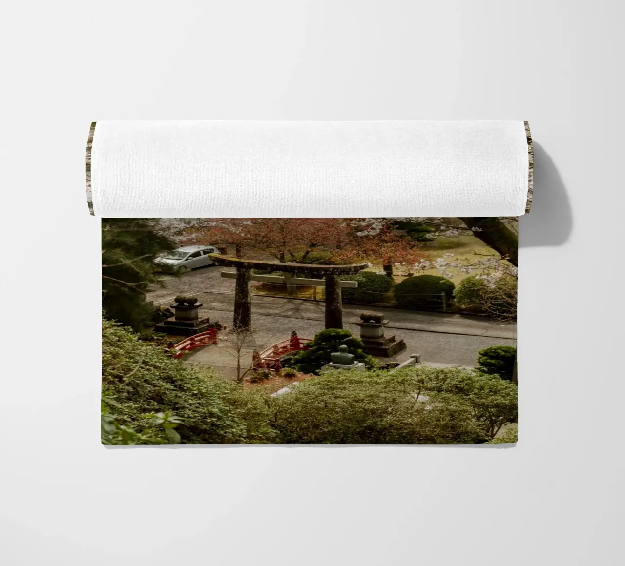 Porta Torii dei ciliegi in fiore telo mare da Marcel Bisig