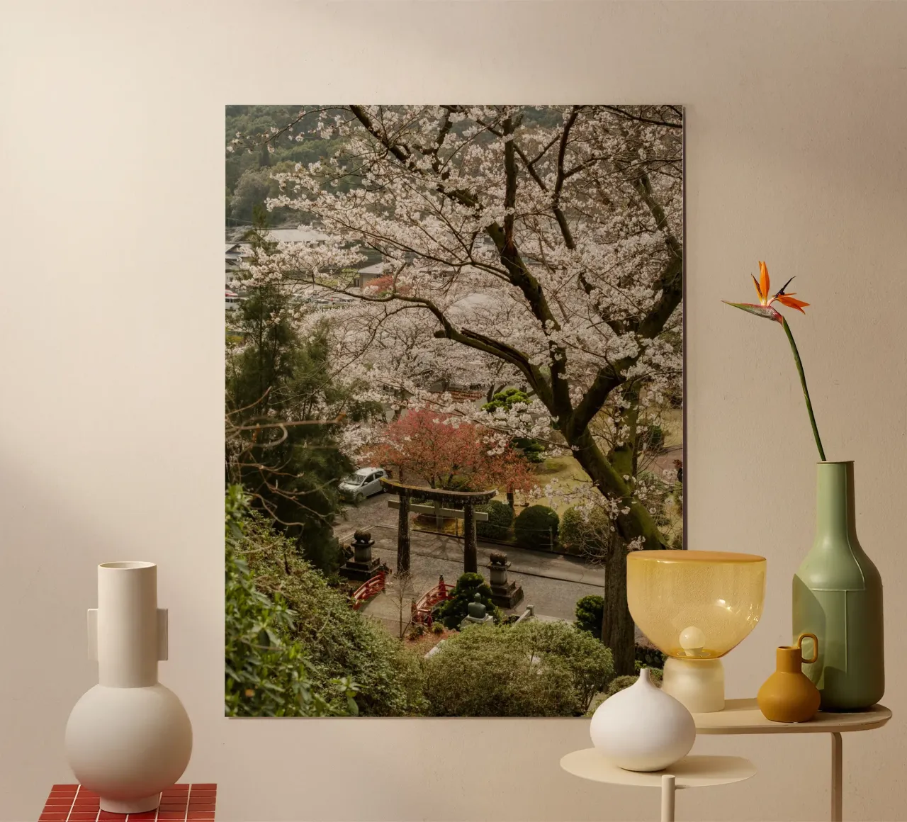 Porta Torii dei ciliegi in fiore poster con telaio in plastica da Marcel Bisig