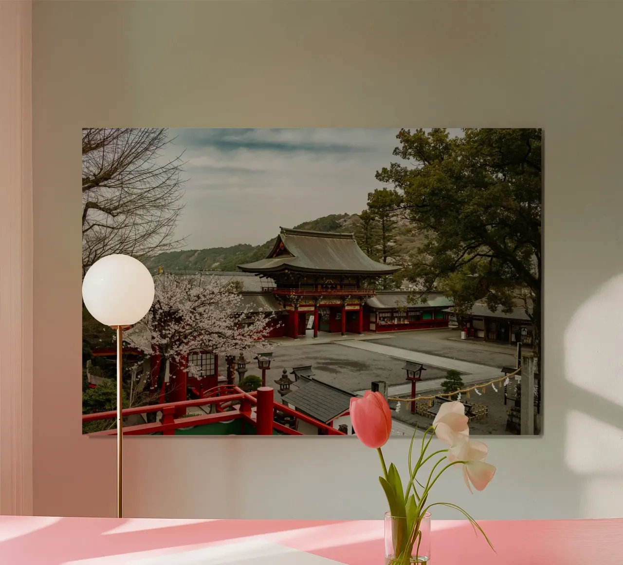 Santuario giapponese di Inari a Kyushu poster con telaio in legno da Marcel Bisig