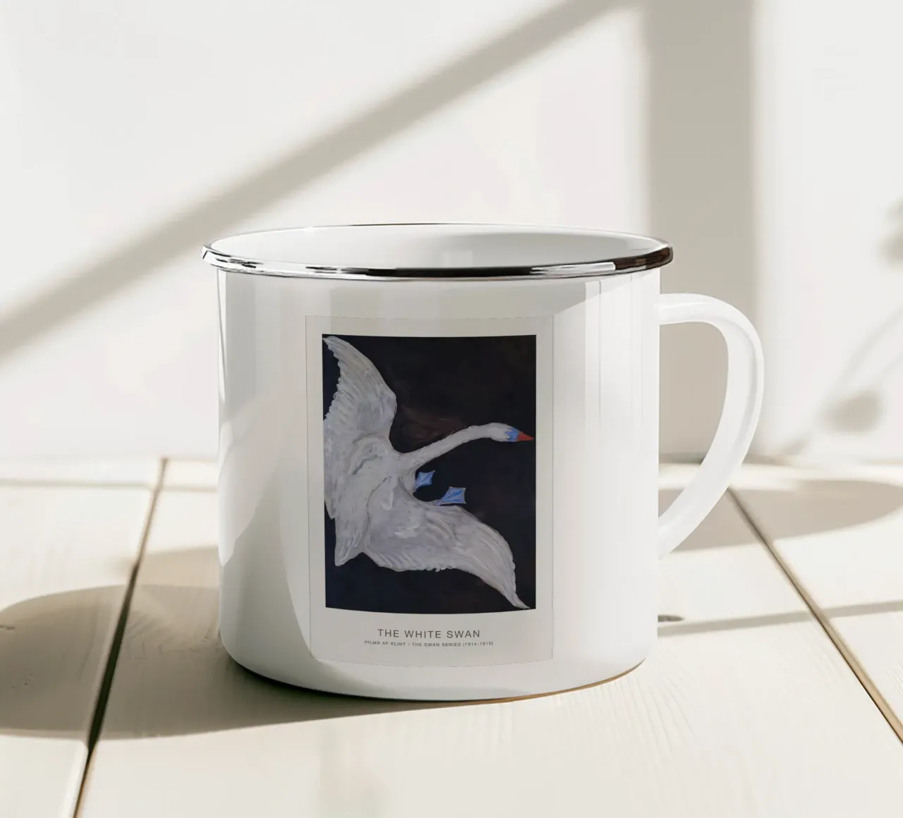 The White Swan tazza in smalto da John Waddle