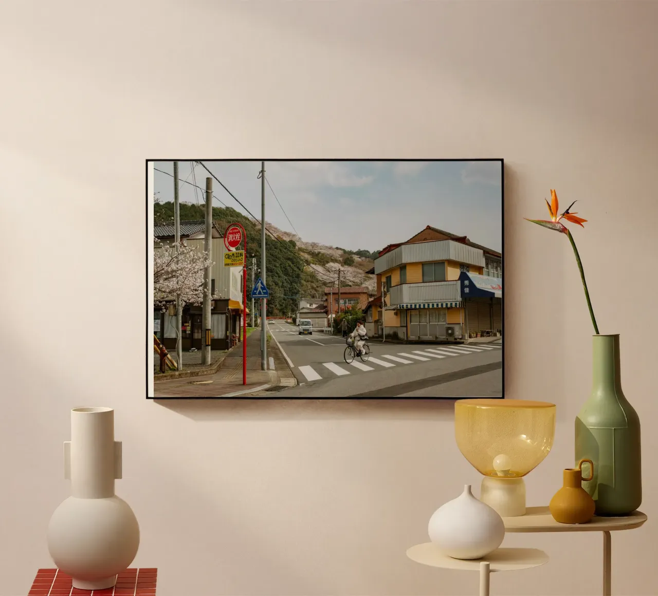Scena di strada di una piccola città giapponese plexiglass da Marcel Bisig