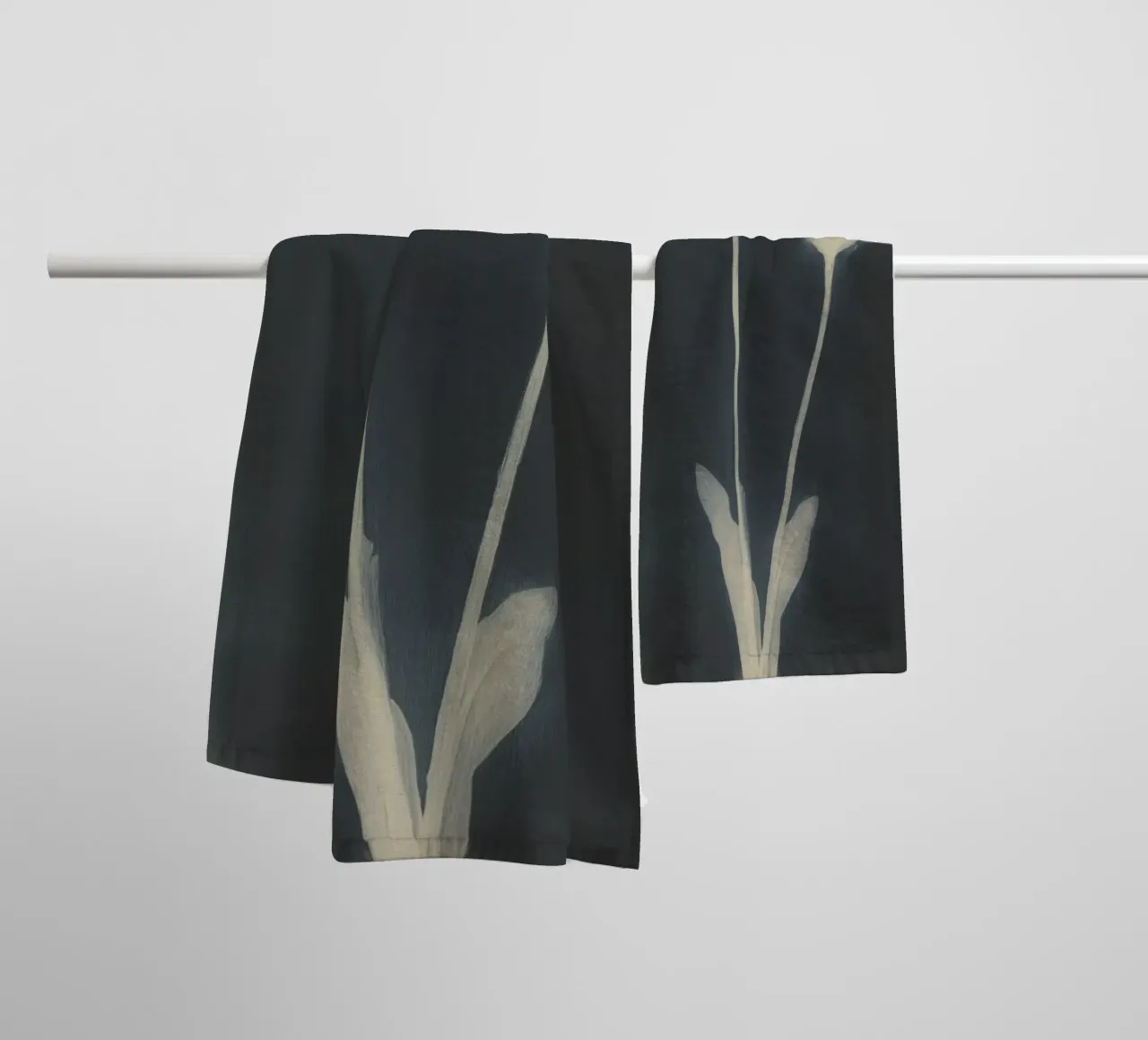 Faded Bloom No 02 asciugamano da bagno da treechild