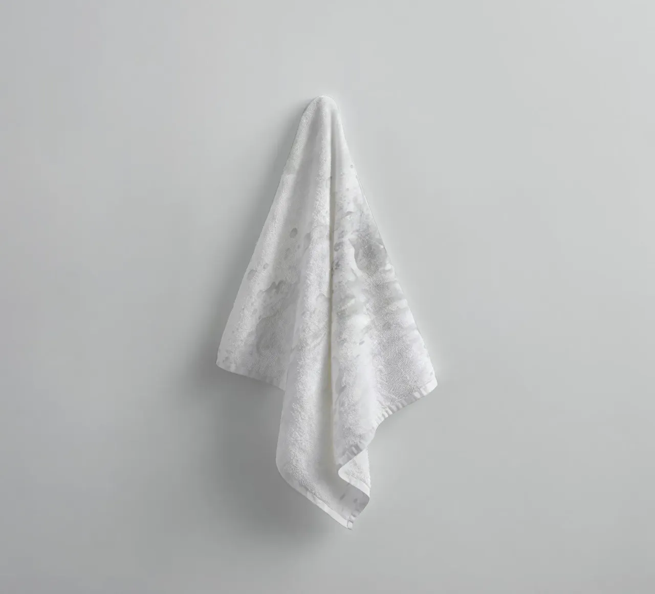 Random Chain I towel by Tal Paz-Fridman