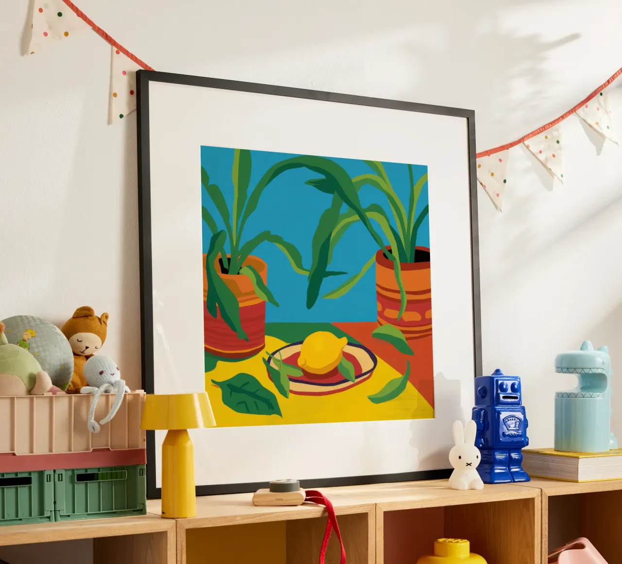 Pianta in vaso su blu poster con telaio in alluminio da Mark Solaria