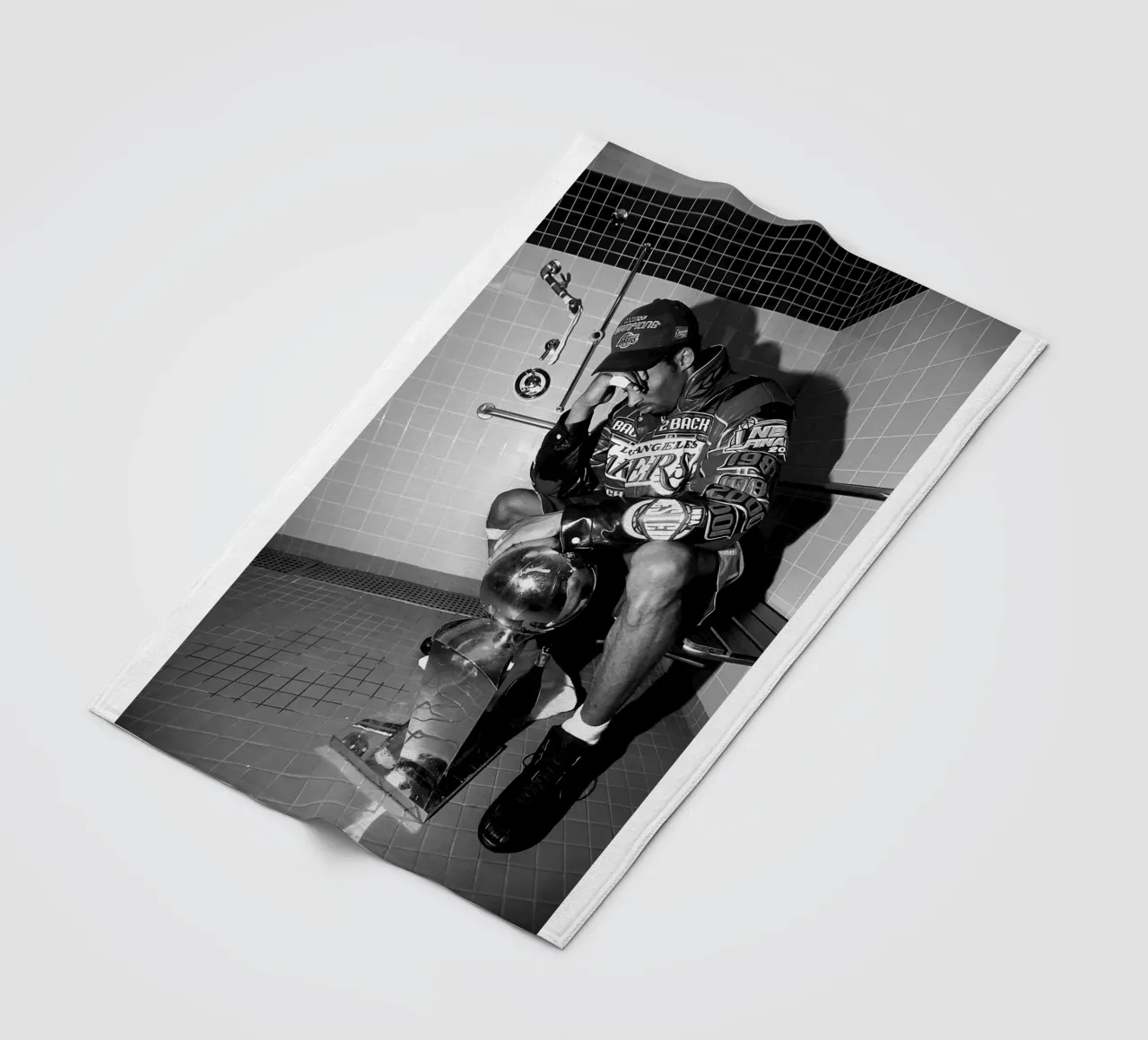 Momenti iconici di Kobe Bryant Bw coperta in pile da FAKE ARTWORK STORE