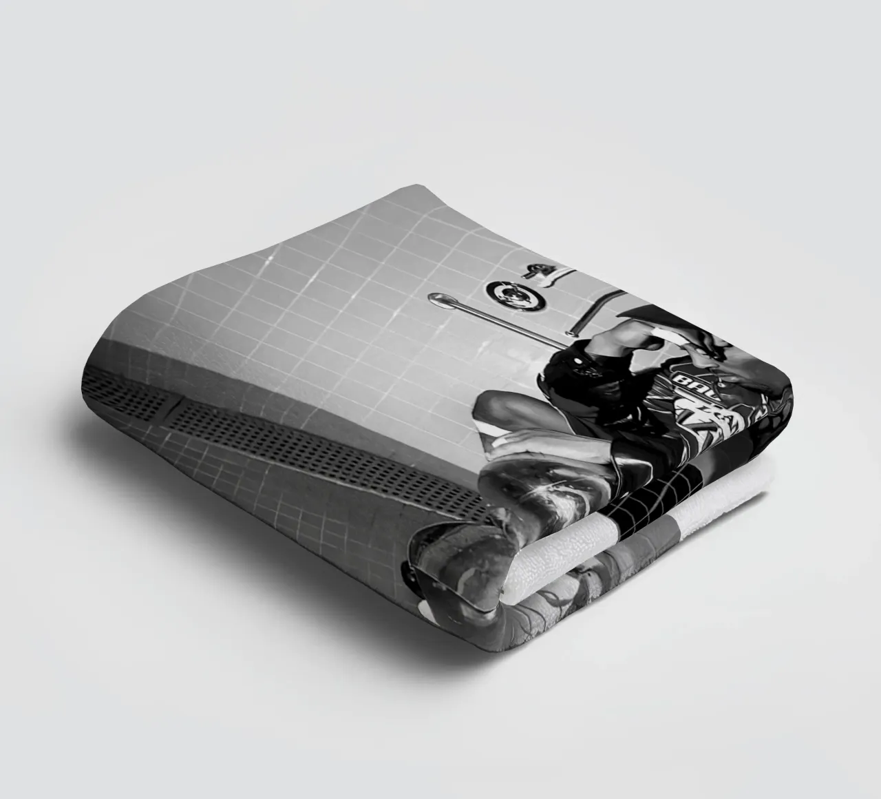 Momenti iconici di Kobe Bryant Bw asciugamano da bagno da FAKE ARTWORK STORE