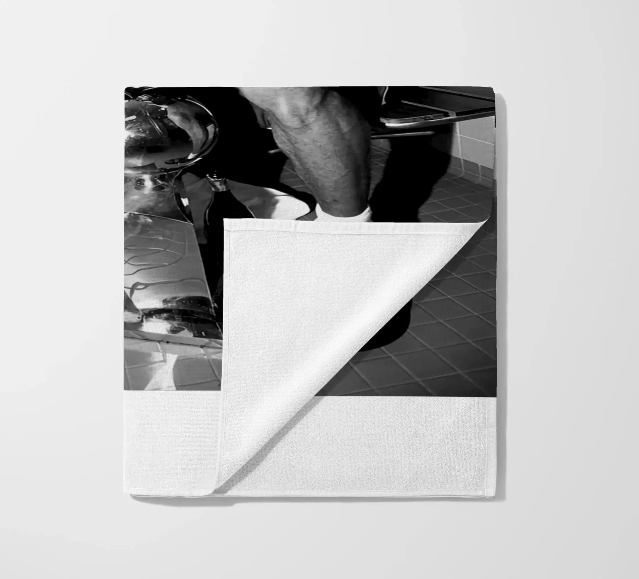 Momenti iconici di Kobe Bryant Bw telo mare da FAKE ARTWORK STORE