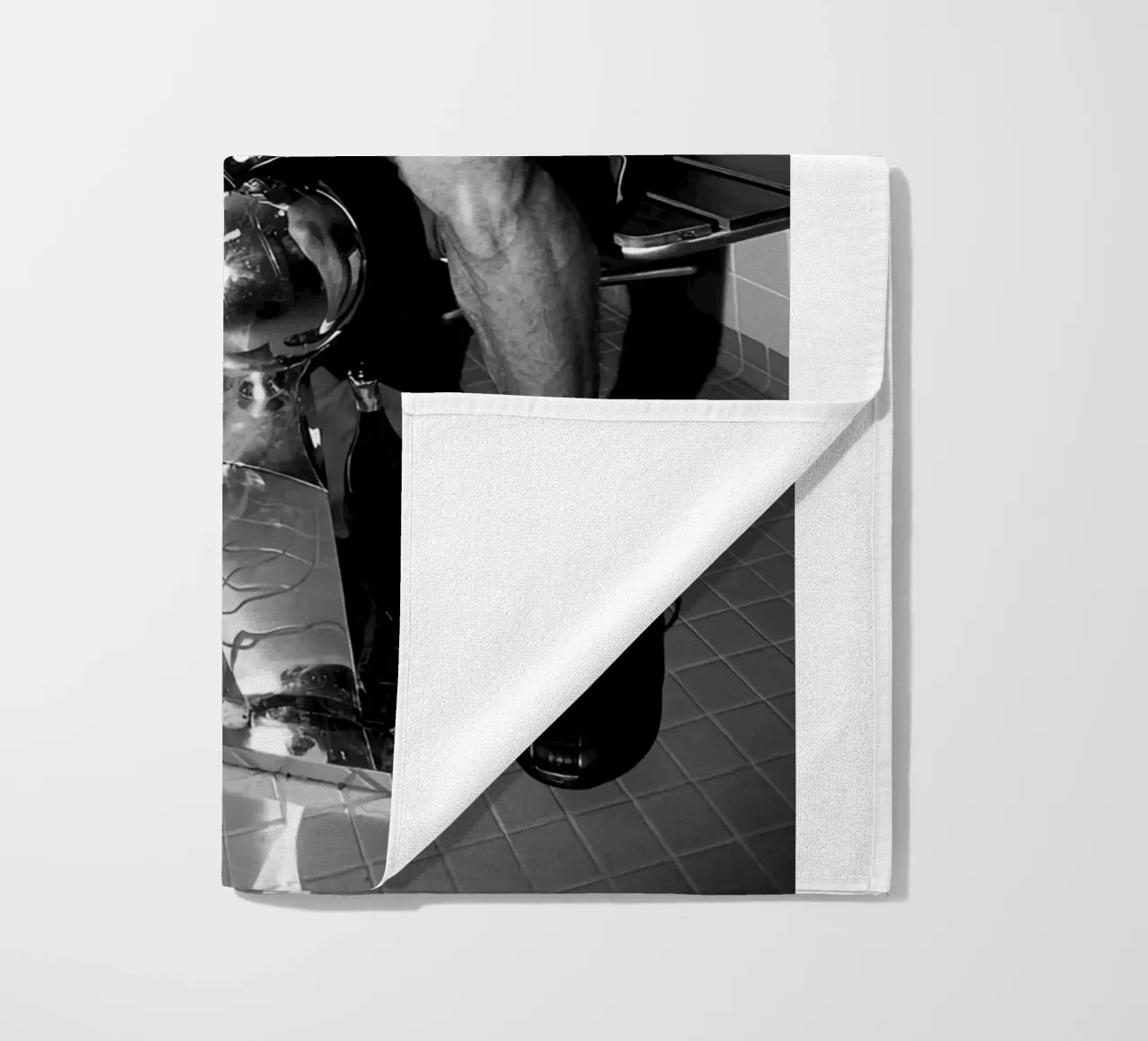 Momenti iconici di Kobe Bryant Bw telo mare da FAKE ARTWORK STORE