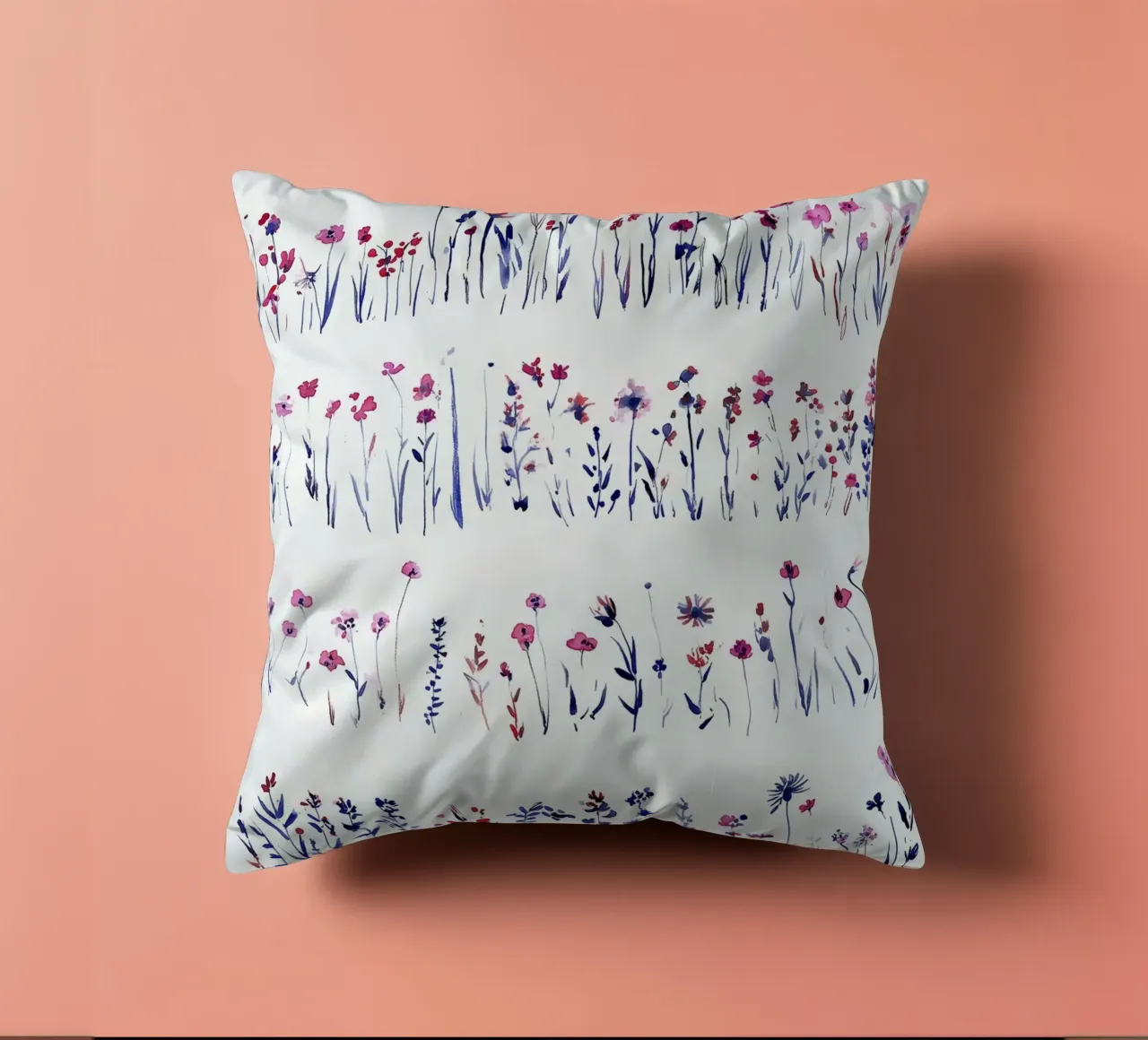 Linee di fiori selvatici cuscino da Sophia Calder Studio