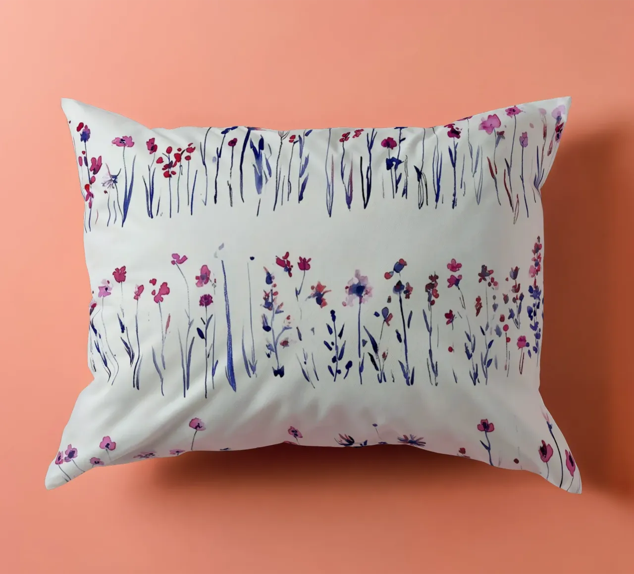 Linee di fiori selvatici cuscino da Sophia Calder Studio