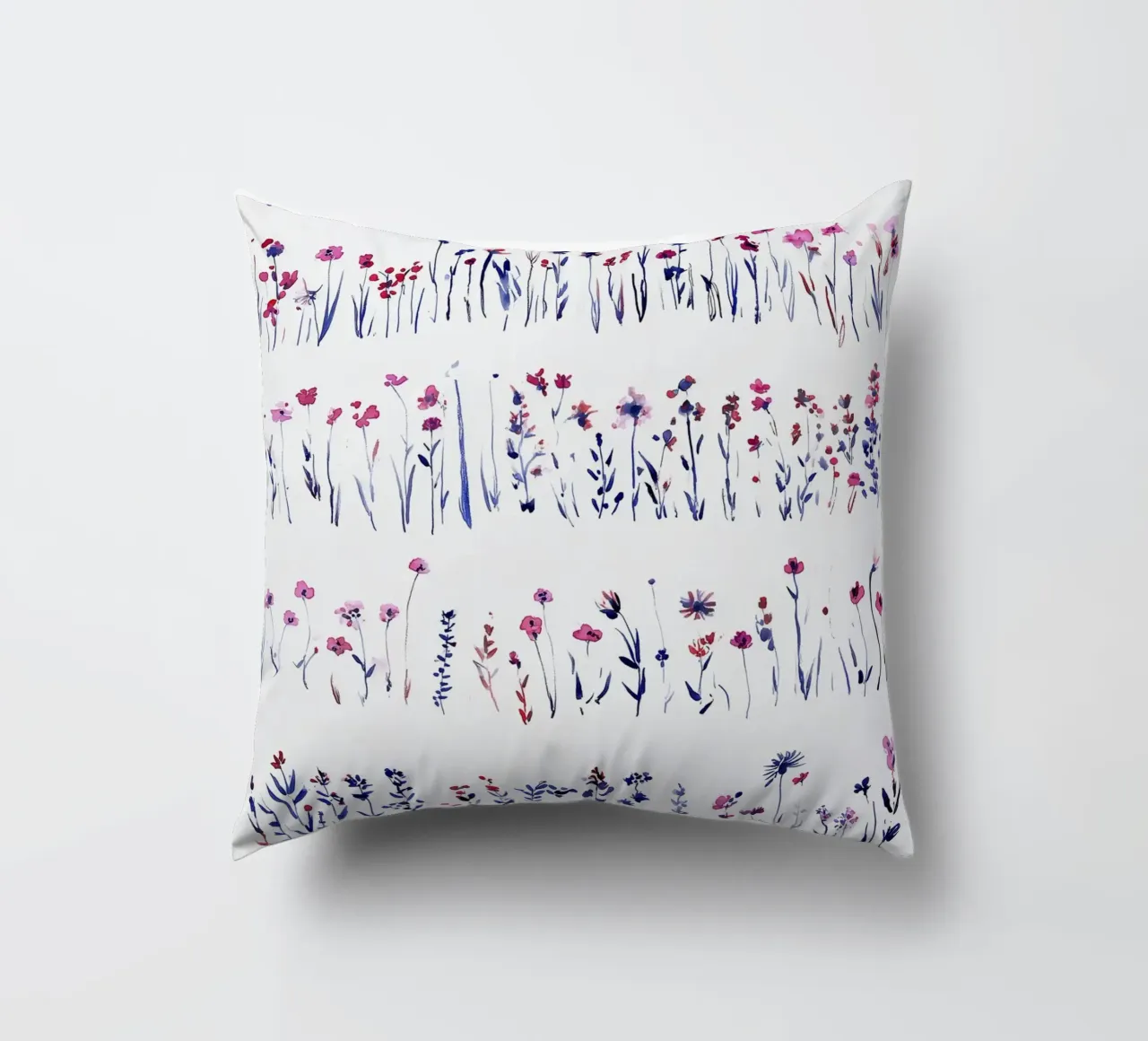 Linee di fiori selvatici cuscino da Sophia Calder Studio