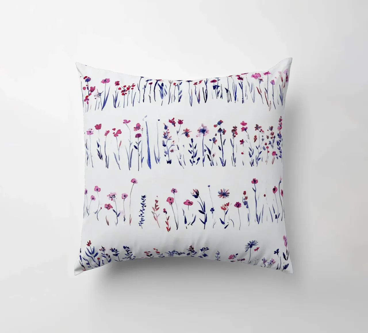 Linee di fiori selvatici cuscino da Sophia Calder Studio