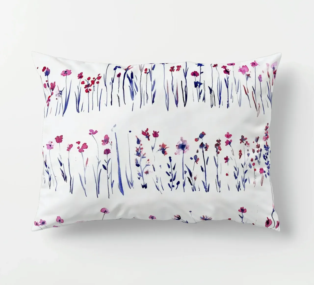 Linee di fiori selvatici cuscino da Sophia Calder Studio