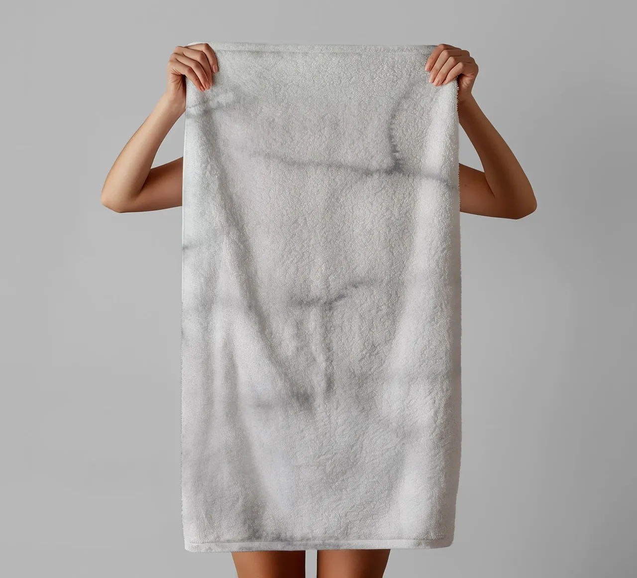 neutral greys asciugamano da bagno da IRIS LEHNHARDT FINE ART