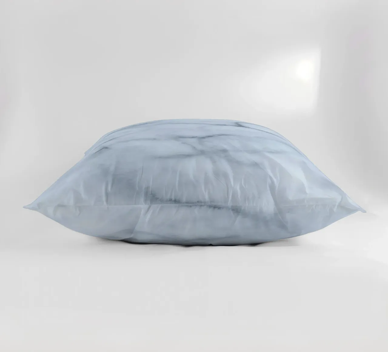 bluish greys cuscino da IRIS LEHNHARDT FINE ART