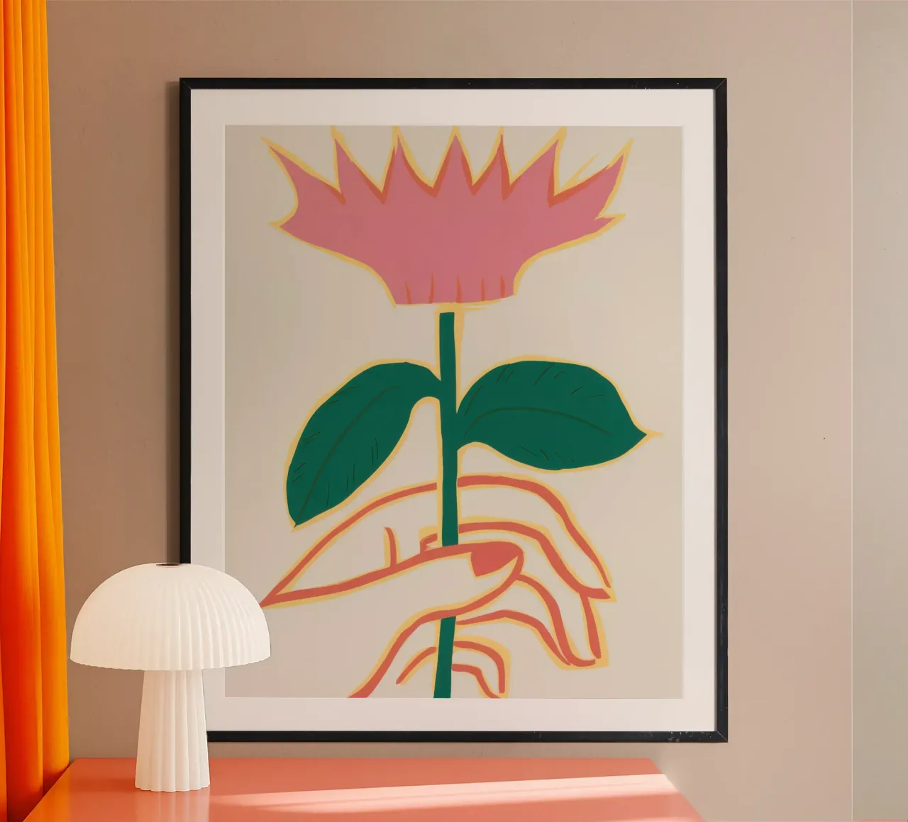 Mano che tiene il fiore poster con telaio in legno da Gaia Viesta