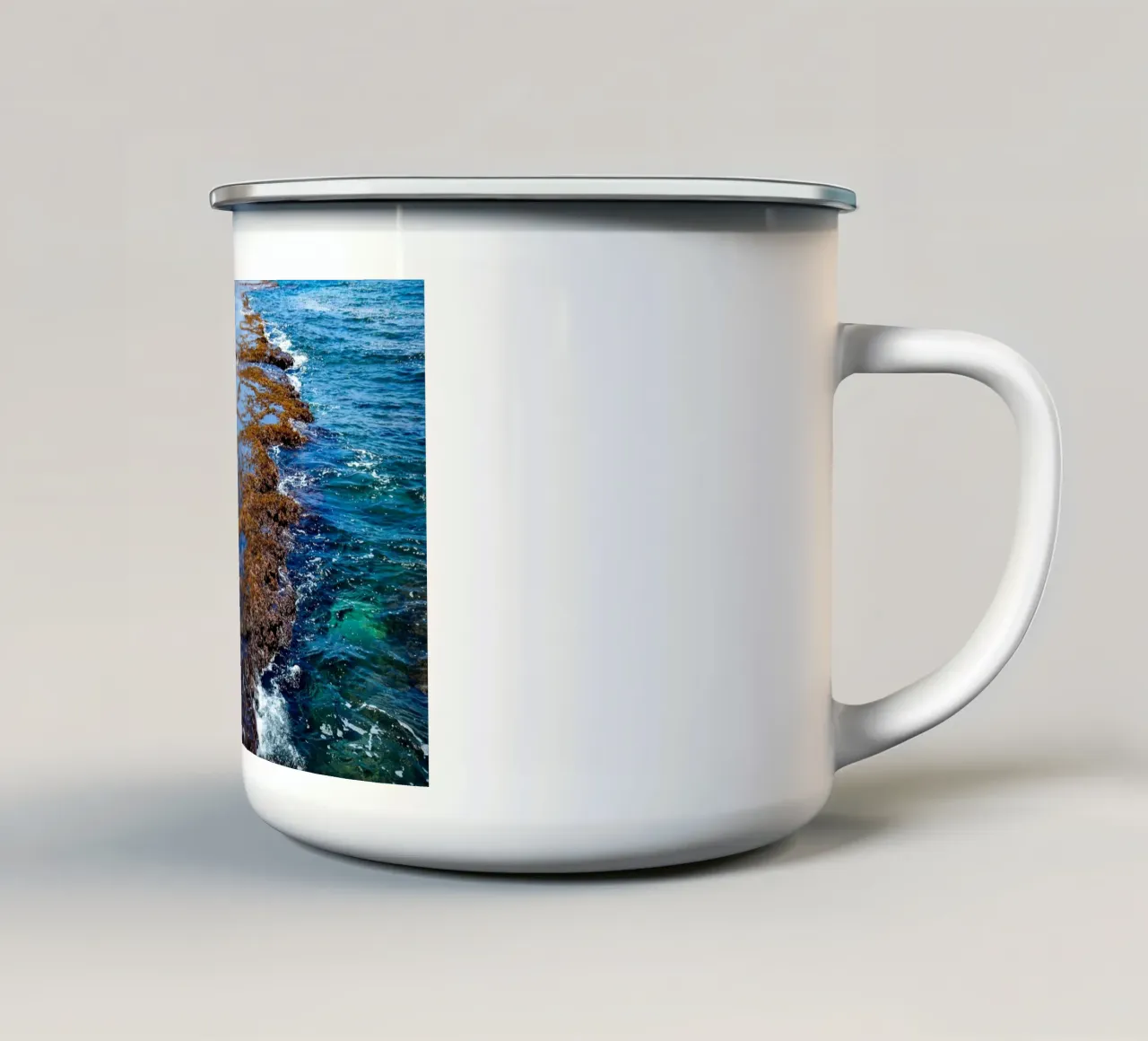 Spiaggia Sdot Yam #3 tazza in smalto da Tal Paz-Fridman
