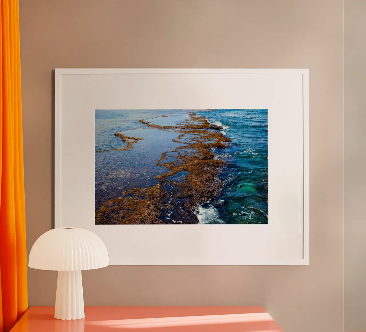 Spiaggia Sdot Yam #3 poster con telaio in plastica da Tal Paz-Fridman