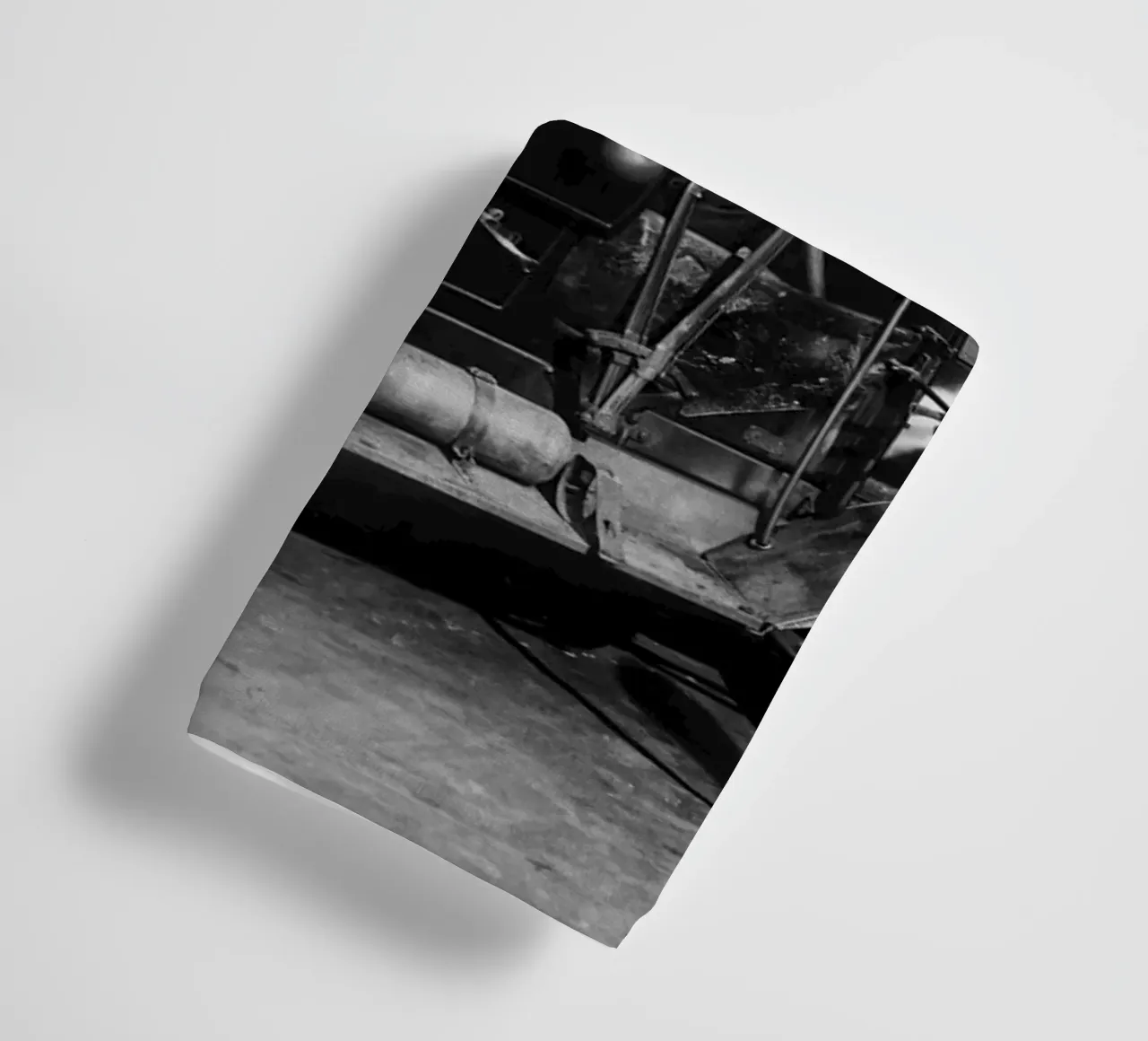 Prohibition, voiture à bière, photo ancienne en noir et blanc serviette de bain de Vibrant Vintage Prints