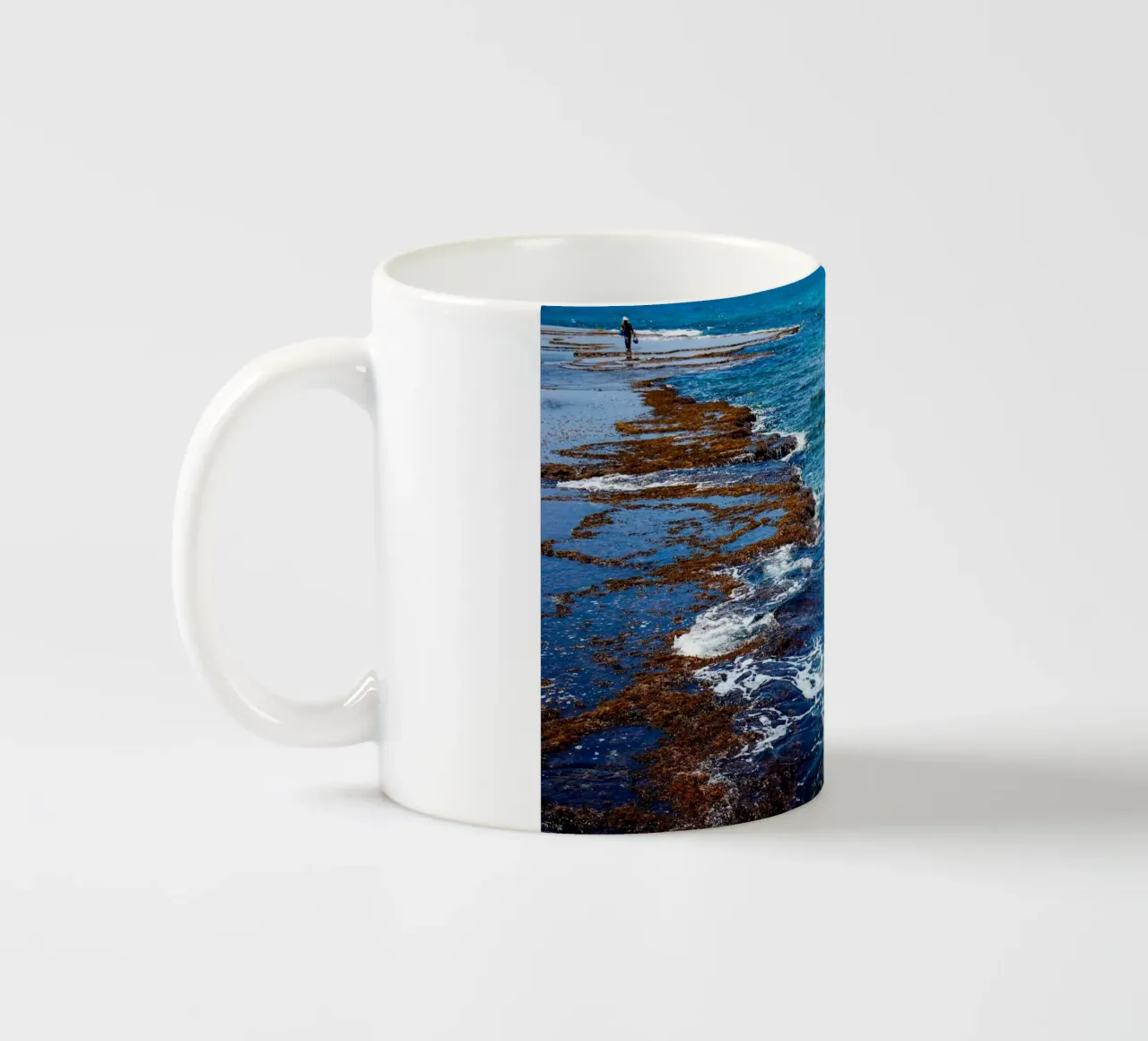 Spiaggia Sdot Yam #5 tazza in ceramica da Tal Paz-Fridman