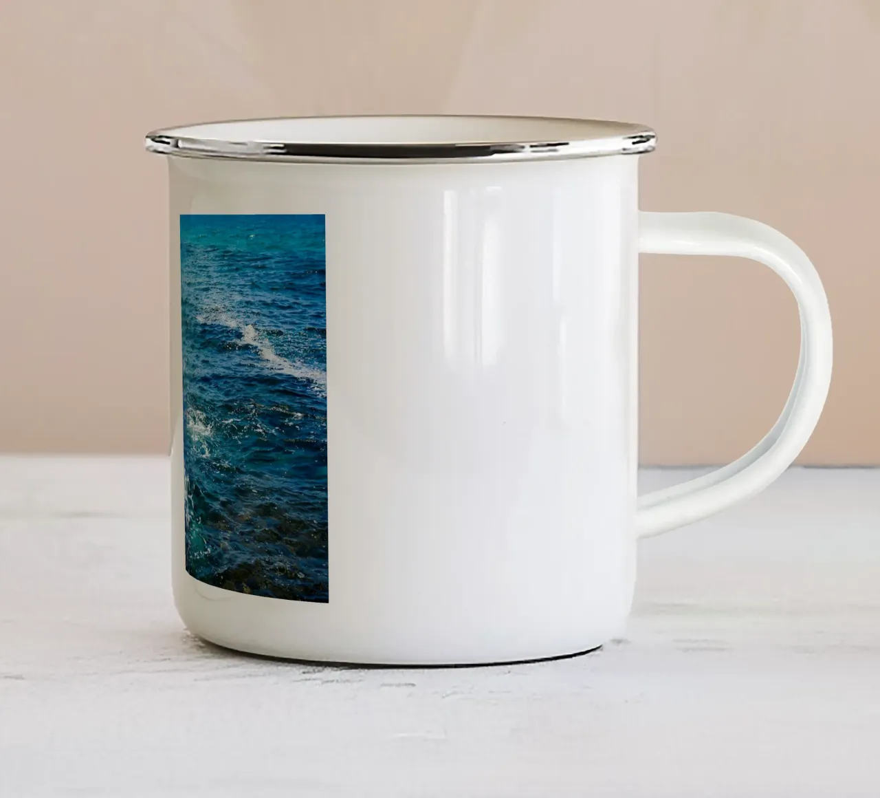 Spiaggia Sdot Yam #5 tazza in smalto da Tal Paz-Fridman