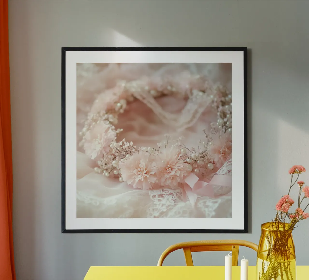 Sussurri in rosa poster con telaio in alluminio da StillVibe Home